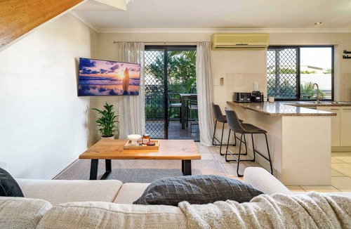 Caloundra Apartment | Sunny's Coastal Townhouse in Caloundra