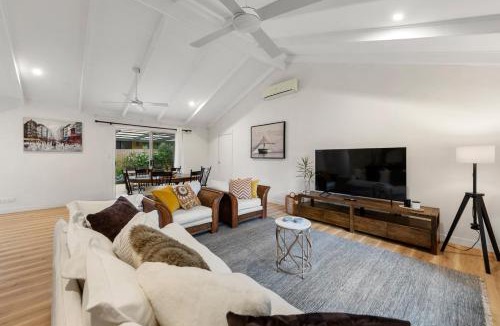 Byron Bay House | Sunrise on Byron - Spacious Pet Friendly Holiday Home Near Belongil Beach | Winter Escape Deal | Stay Longer & Save | 1 June – 31 August