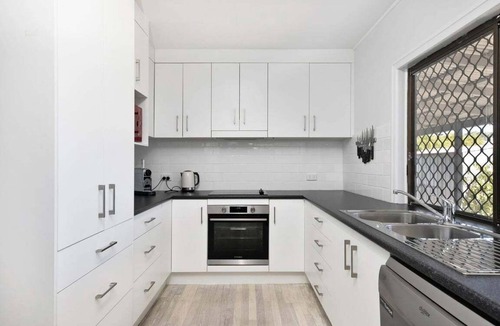 Cooee Bay House | Sunset Beach House - Cooee Bay