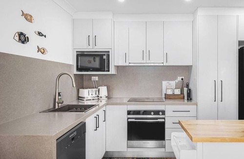 Chain Valley Bay House | Sunset Escape - Reserve Waterfront w/Kayaks