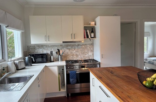 Ventnor House | Sunset views close to Red Rocks beach. Pet friendly.