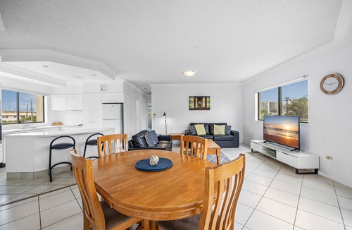 Maroochydore Apartment | Sunshine Towers 2 Bedroom Ocean Side Apartment (#04)