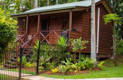 West Woombye Cabin | Sunshine Valley Cottages