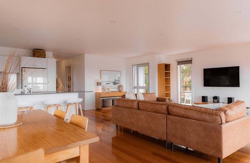 Bicheno House | Suntrap Cove - you and the ocean