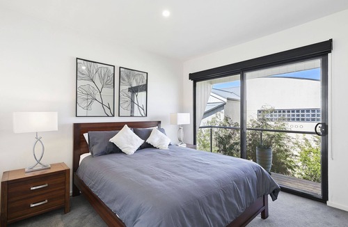 Anglesea House | Superb Central Location