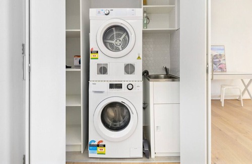 Moonee Ponds Condo | Superb Large Two Bedroom Family Style Apartment
