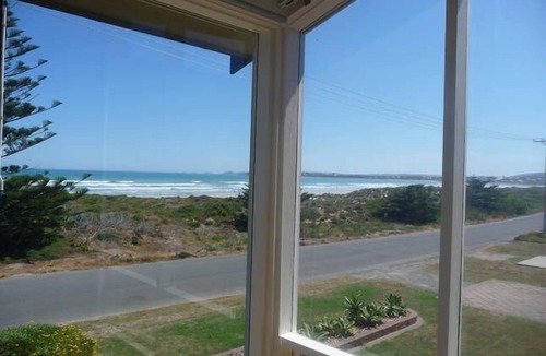 Middleton House | Surfers Parade - Outstanding Panoramic Surf and Coastal Views - 'Willows'