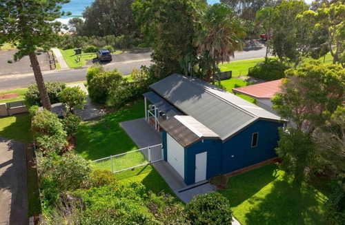 Culburra Beach Apartment | Surfrider Studio - Pet Friendly - 50m to Beach - Book 3 Nights, Pay for 2 until 24 September 2026