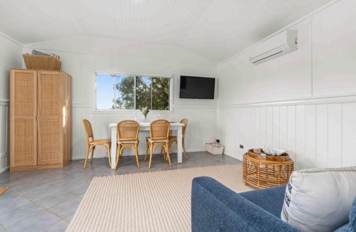 Culburra Beach Apartment | Surfrider Studio - Pet Friendly - 50m to Beach - Book 3 Nights, Pay for 2 until 24 September 2026