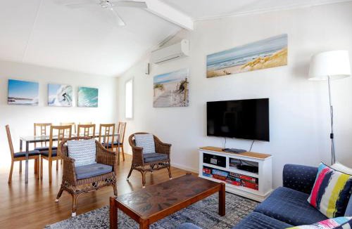 Hawks Nest House | Surfs Up