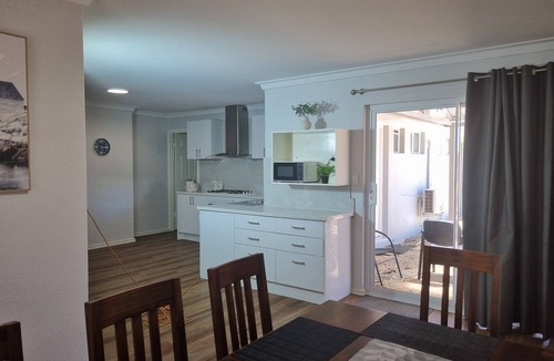 Swan View House | Swan Haven - Free Parking Getaway with 2 Queen Beds