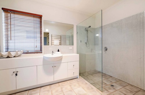 Torquay House | Sweeping Ocean Views