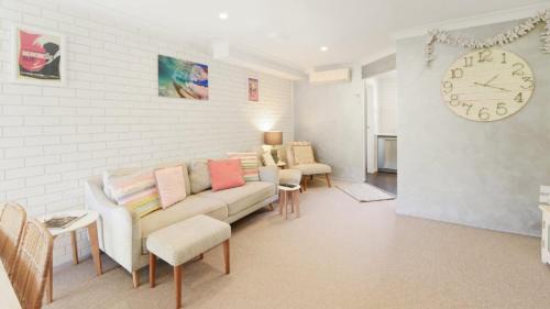 Copacabana House | Swells At Copa - Stroll To The Beach and Shops