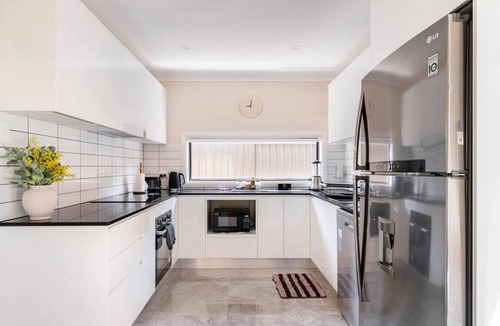 Kingswood House | Sydney & Blue Mts Retreat (5-Bedrooms)