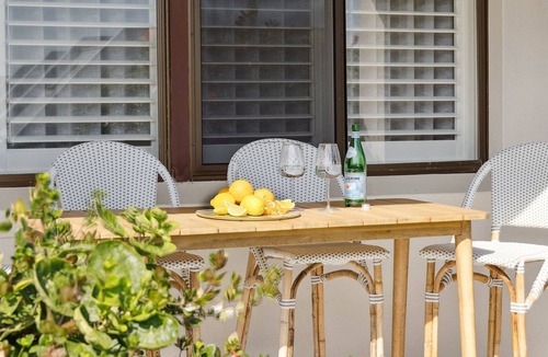 Yamba Apartment | Talinga 1 - Stylish Coastal Apartment Near Main Beach - Holiday Yamba