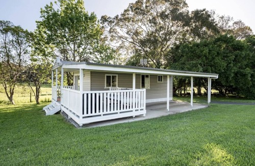 Foxground Cabin | Tall Fig BnB Entire guesthouse in Foxground, Australia