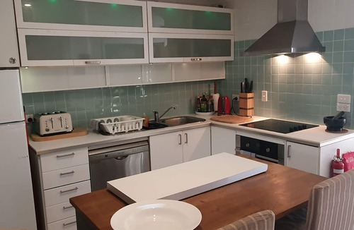 Suffolk Park Apartment | Tallows Beach Sanctuary, beachside unit, walk to beach and shops. WIFI, Netflix