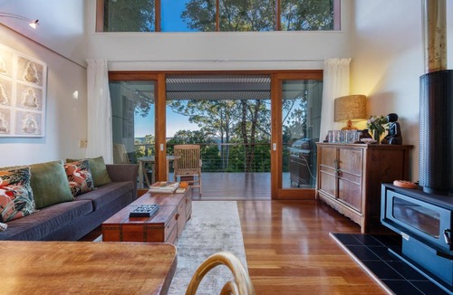 Mapleton Bed & Breakfast | Taman Sari Sunshine Coast Romantic Pet-Friendly Hinterland Retreat