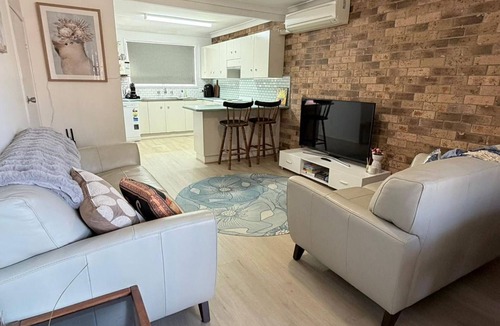 West Tamworth Apartment | Tamworth Terrace House - It's All About Location!