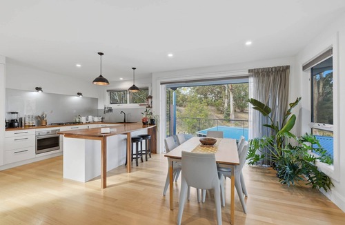 Taroona House | Taroona Hideaway – 3 Bed House with Sauna
