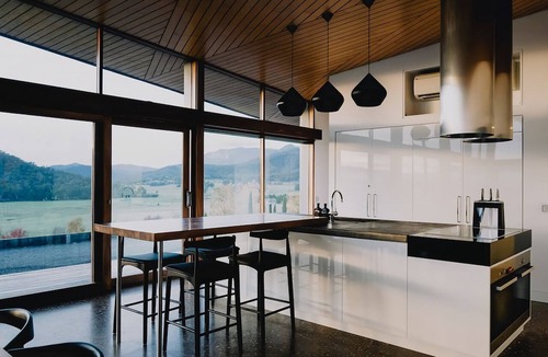 Myrtleford Villa | Tatoonie - Elevated in experience