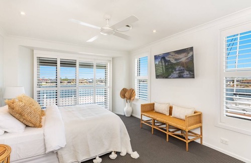 Yamba House | Tecoma 3 - Most Popular Waterfront with Private Pontoon and Pool - Holiday Yamba