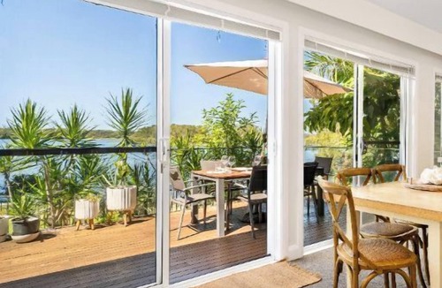 Marks Point Cottage | The Lakehouse - Exclusive Waterfront Escape