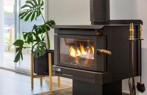 McLaren Vale House | The Arches ~ Style, location and spacious living!