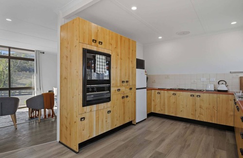 Tea Tree House | The Aurora House - BBQ, Firepit, Stargazing