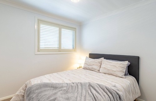Salamander Bay House | The Bach, 1/28 Scott Circuit - water views, Wi-Fi and Air Conditioning