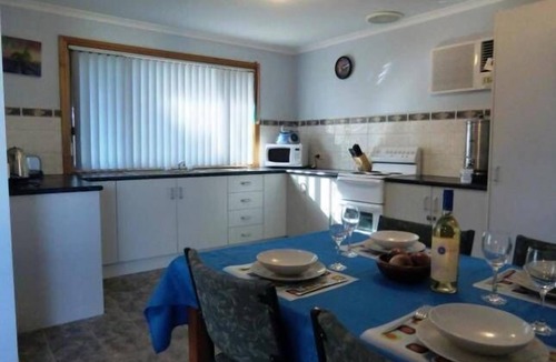 Port Macdonnell House | The Bach - Peaceful Coastal Cottage Near Port MacDonnell Foreshore