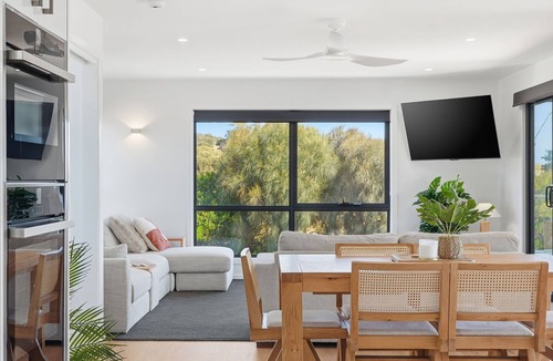 Opossum Bay House | 'The Bay Escape' Opossum Bay Tasmania 7023 - Beach side suburb 40 mins to Hobart