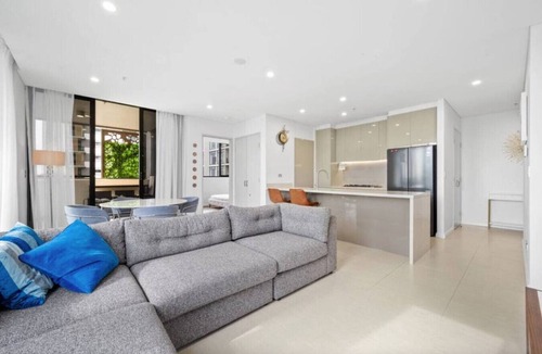 Lidcombe Apartment | The Bowery Record Club | 3BR | Parking+ Near Accor