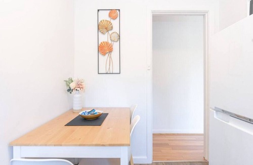 Balaclava Apartment | The Bright Gem on Grosvenor ⭐