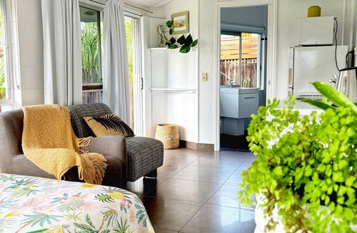 Whitfield Apartment | The Buddha Studio, modern & private, moments from Cairns cultural hub & airport.