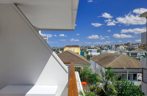 North Bondi Apartment | The Bungalows Queen 6