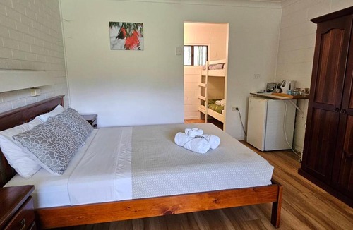 Midginbil Hotel | The Bushranger Hideaway