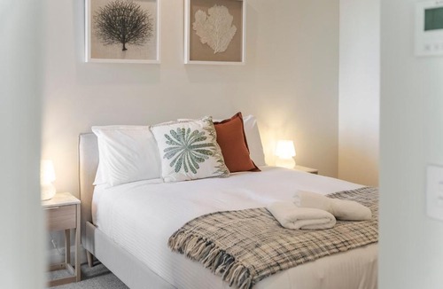 Newcastle Apartment | The Chapter - Luxury Harbour Apt - Newcastle East