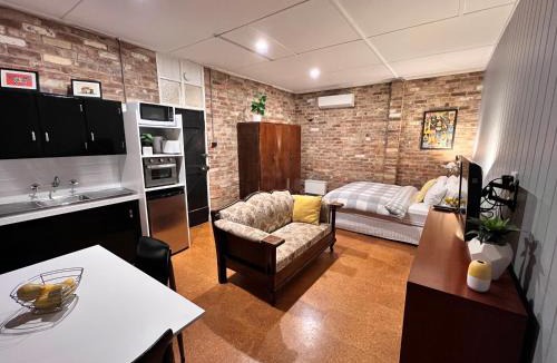 Goulburn House | The Coachhouse - studio apartment