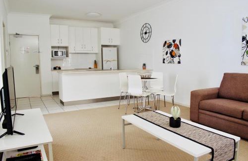 Cooee Bay Hotel | The Coast Motel