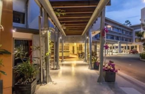 Morningside Hotel | The Colmslie Hotel