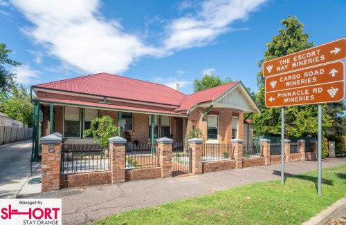 Orange Apartment | The Compact Cube - 1 Bedroom Apartment on Summer Near CBD