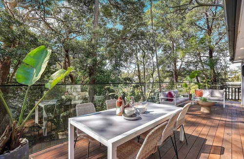 Copacabana House | 'The Copa' - spacious retreat near beach for up to ten!