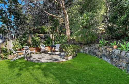 Copacabana House | 'The Copa' - spacious retreat near beach for up to ten!
