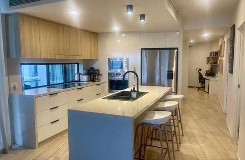 Maroochydore Apartment | THE COSMOPOLITAN COTTON TREE Absolute Waterfront - Unit 10609