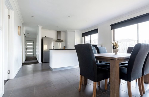 Newnham House | The Cosy Spot - with Parking