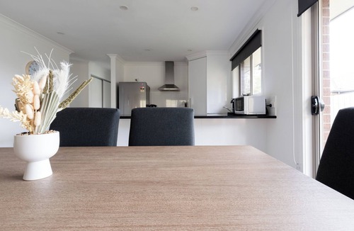Newnham House | The Cosy Spot - with Parking
