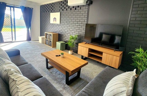 Strathpine House | The Cosy Strathpine Getaway