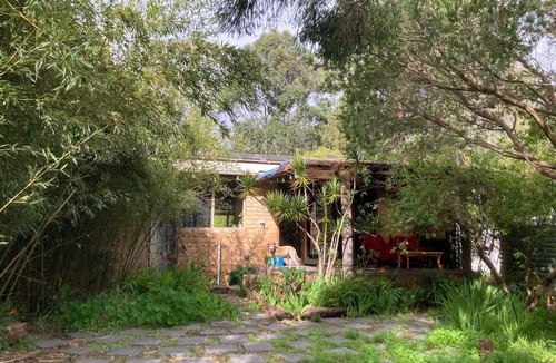 Margaret River Cottage | The country cottage Close to town. Family friendly and pet friendly.