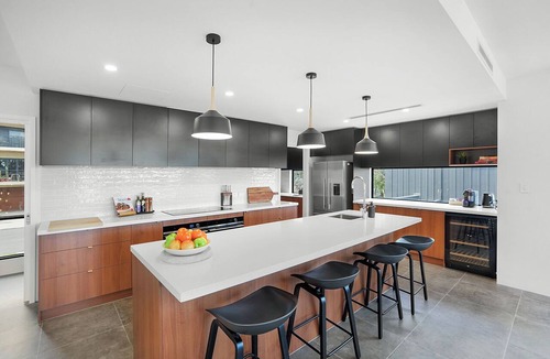 Maylands House | The Crescent | City Views | Jacuzzi | Luxe Home